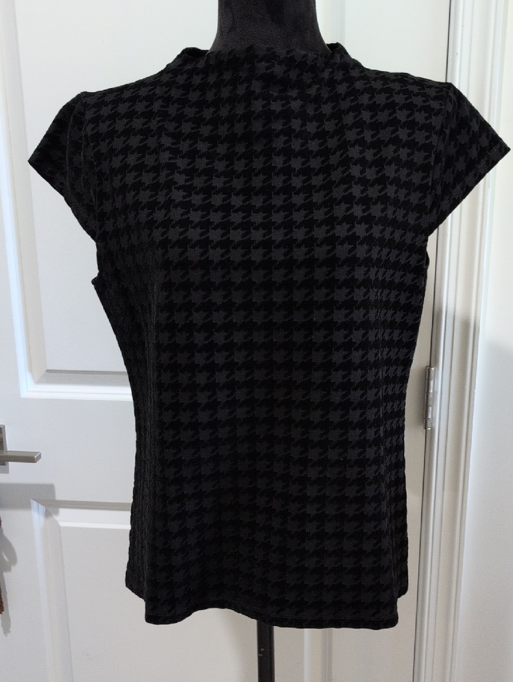 NWOT Black Mock Neck Houndstooth Cap-Sleeve Women’s Top